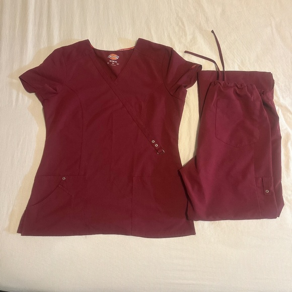 Dickies Scrubs Set - Picture 1 of 4